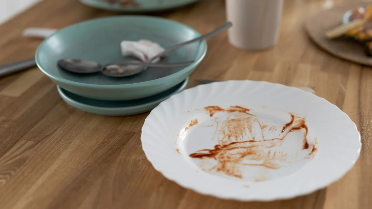 Membersihkan Goresan pada Permukaan Perabot Logam