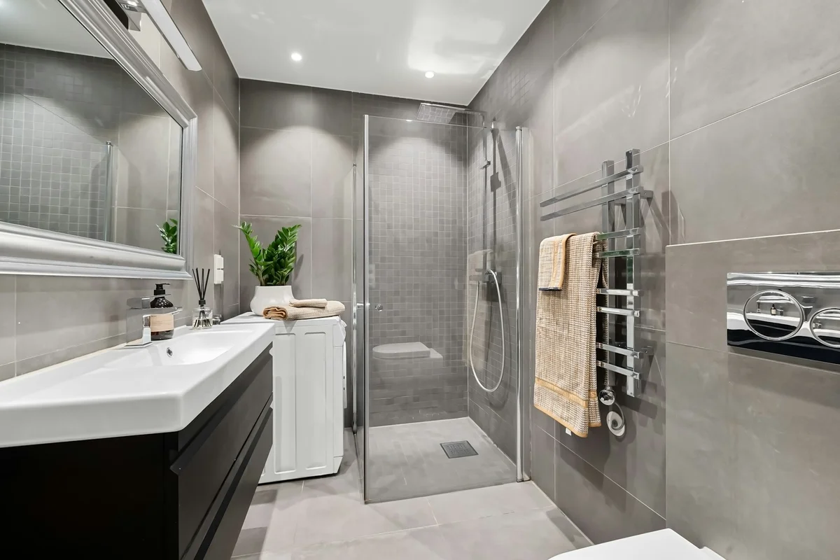 Desain Kamar Mandi Minimalis Dengan Shower
