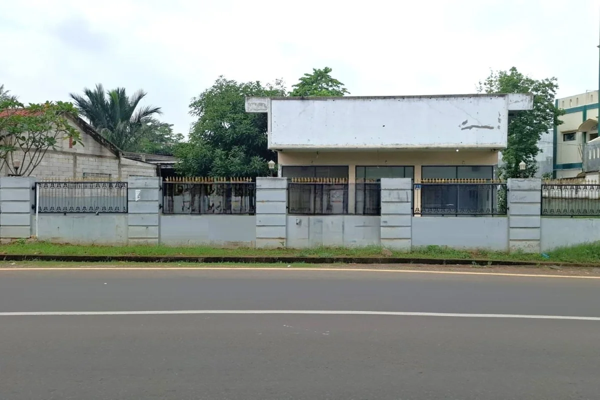 Gedung Strategis Ex Sekolah Jalan Raya Kalimulya Cilodong Depok