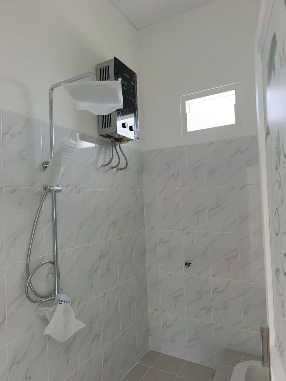 RUMAH 2 LANTAI DI KOTA MAGETAN 30 BULAN TANPA BUNGA BONUS SHM DAN KANOPI