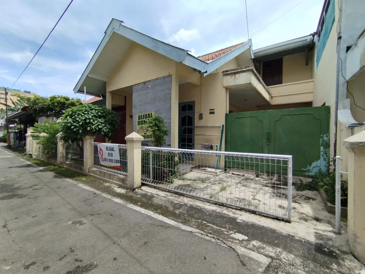 Rumah Klasik Hitung Tanah Lokasi Strategis Dekat Solo Grand Mall